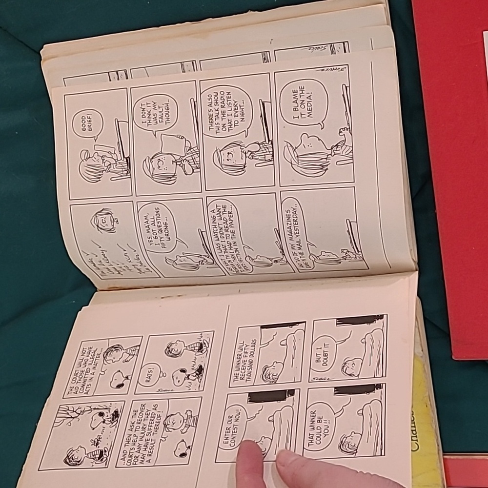 Peanuts Comic Book Collection - Picture 7 of 10